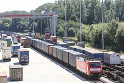 Tren directo de mercanc�as entre Alemania y China